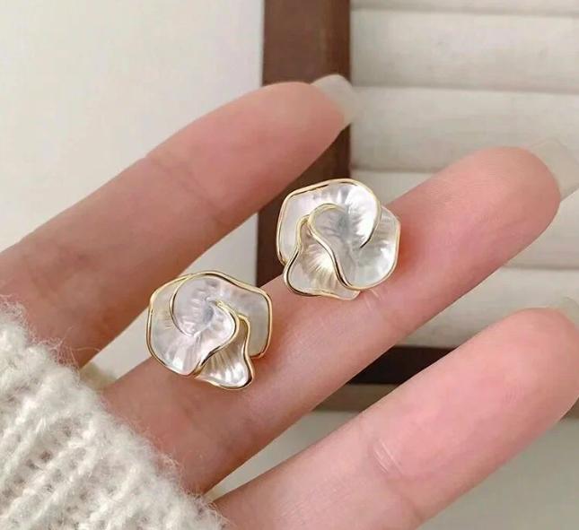 花耳環 Unique Camellia Earrings