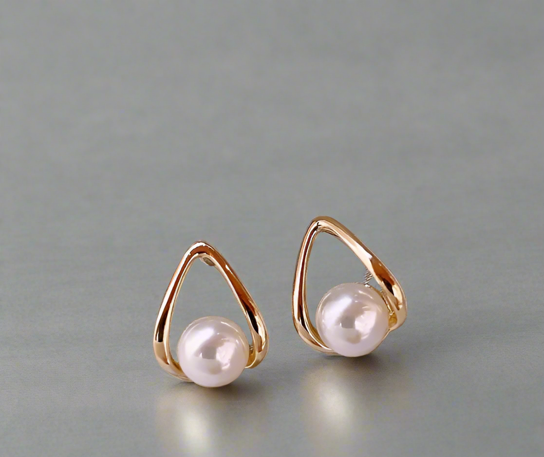 三角珍珠耳環 Triangular Pearl Earrings
