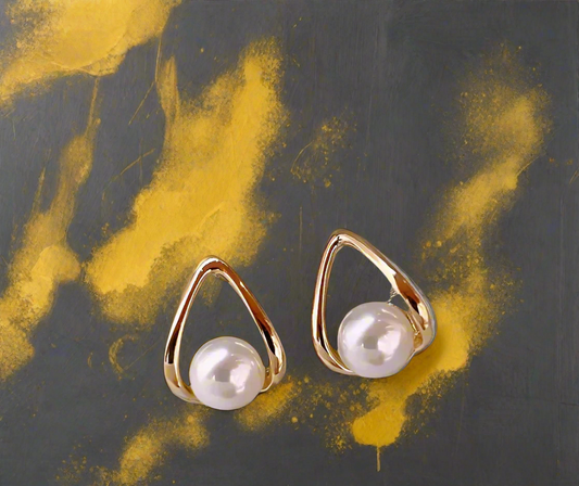 三角珍珠耳環 Triangular Pearl Earrings