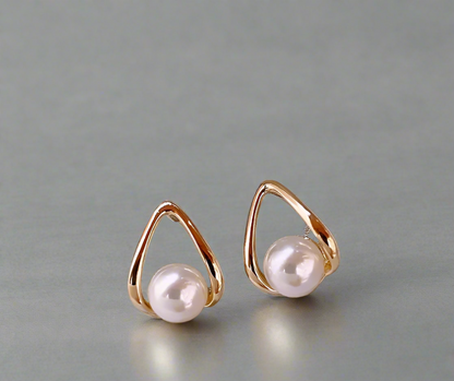 三角珍珠耳環 Triangular Pearl Earrings